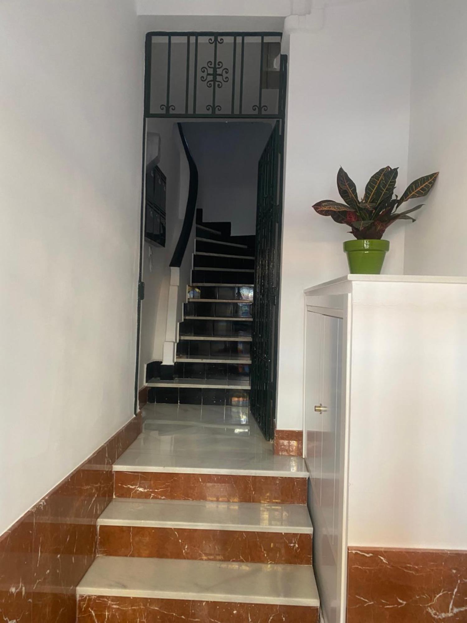 2 Bedroom Virgen De Begona Sevilla Bagian luar foto