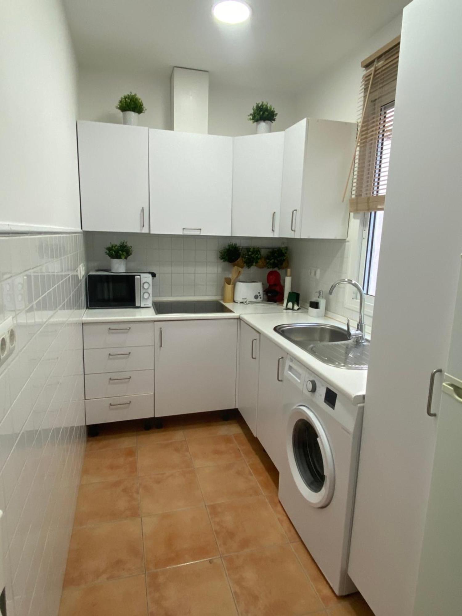 2 Bedroom Virgen De Begona Sevilla Bagian luar foto