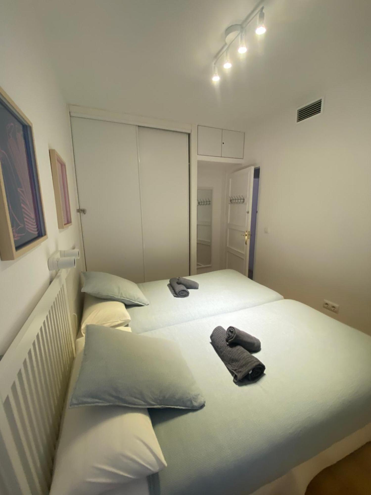 2 Bedroom Virgen De Begona Sevilla Bagian luar foto