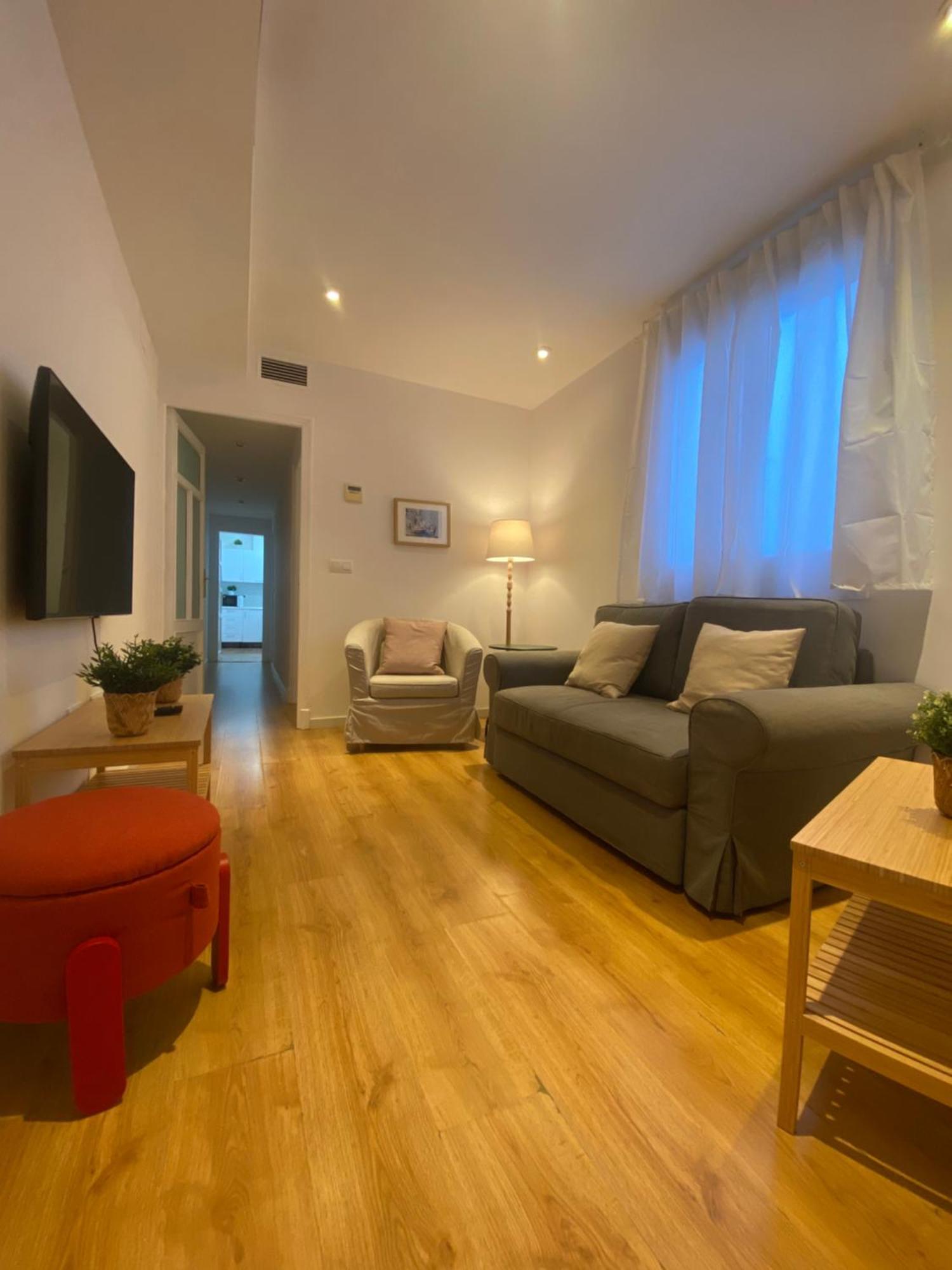 2 Bedroom Virgen De Begona Sevilla Bagian luar foto